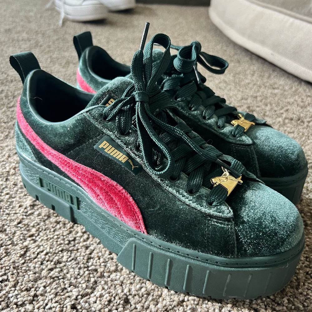 Puma Women's Velvet Green and Pink Sneakers